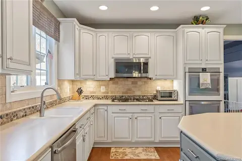 Microwave & Dishwasher replaced in 2015!