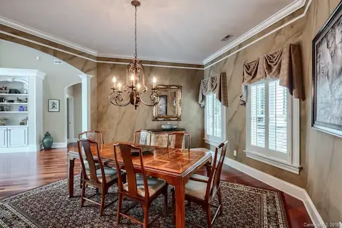 Elegant Dining room