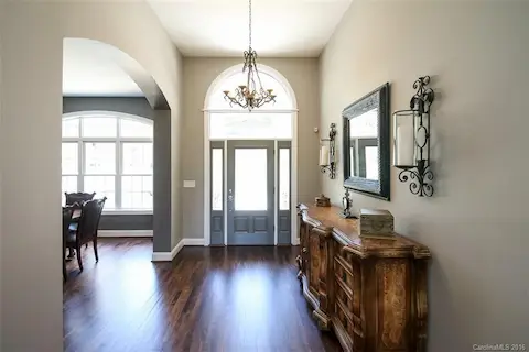 Open & Inviting Entry!
