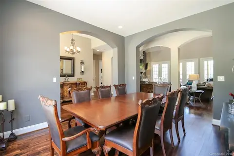 Open Floor Plan, Perfect for Entertaining!
