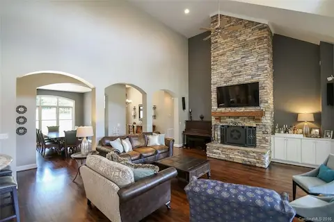 Fantastic 2 Story Great Room for large gathering!!