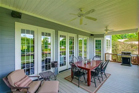 Huge Cover Deck Overlooking Beautiful Lake Norman!