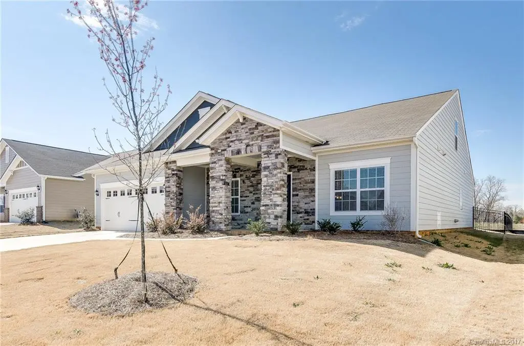 192 Glastonbury Drive #102, Mooresville, NC