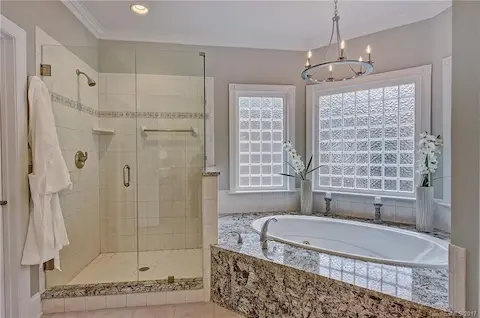 Master Bath/Frameless Shower & Jacuzzi