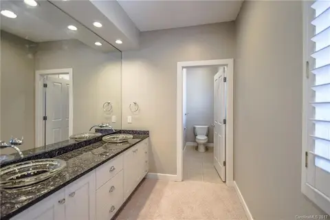 2nd master on upper level bath