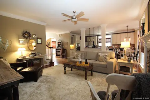 Great room open to kitchen, great for family time or entertaining.