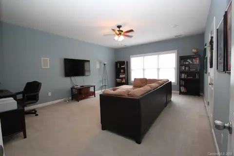 Large bonus room with access to jack and jill bath.