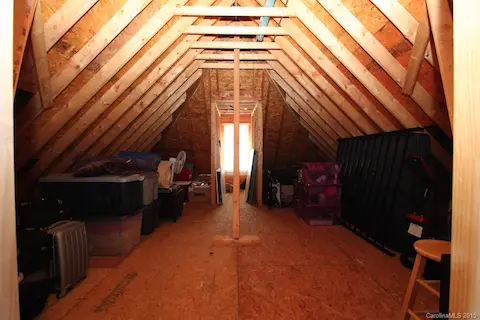 Large walk in storage off bonus room.