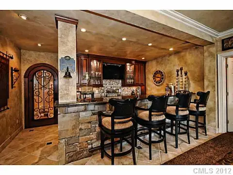 Bar/Entertainment