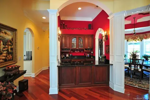 Full Wet Bar!