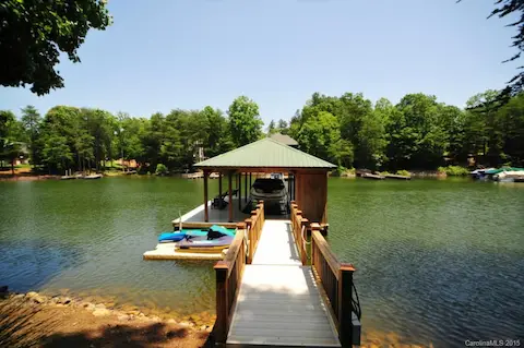 Enjoy a tranquil cove but right next to open water! And Year around deep water!