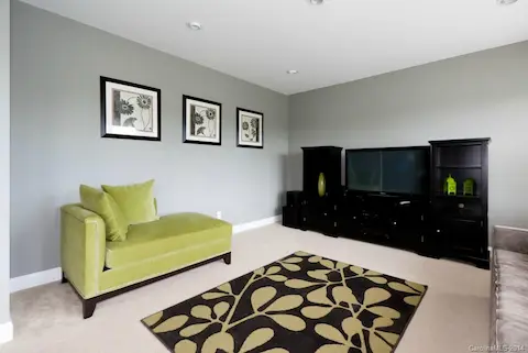 Master Sitting Area