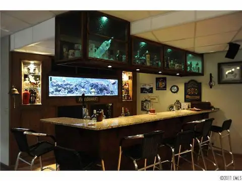 Bar/Entertainment