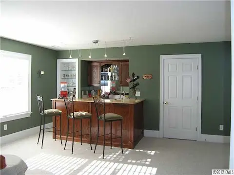 Bar/Entertainment