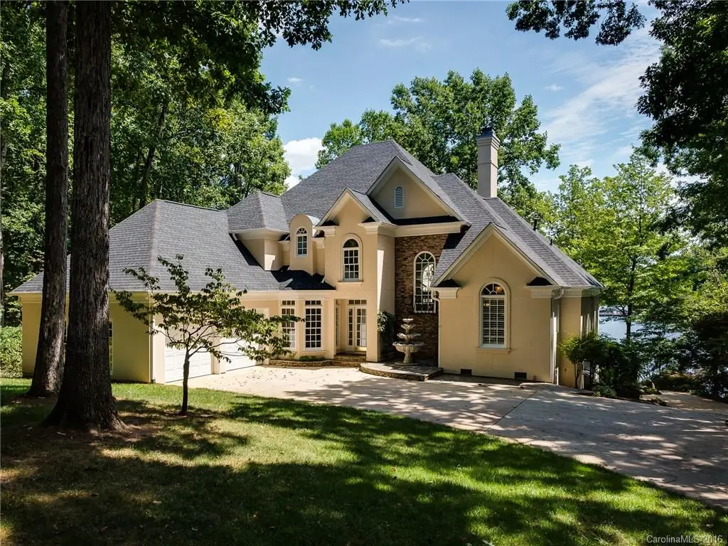 13922 Clarendon Pointe Court, Huntersville, NC