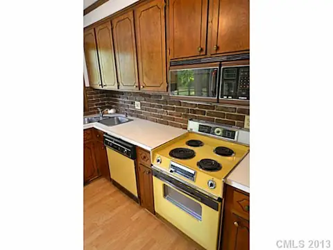 Kitchen - Coll brick backsplash in kitchen.
