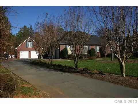 Exterior Front - Detached Garage. UL-'Flex Space" ideal for office, crafts or guest quarters. Private Deck on back side .
