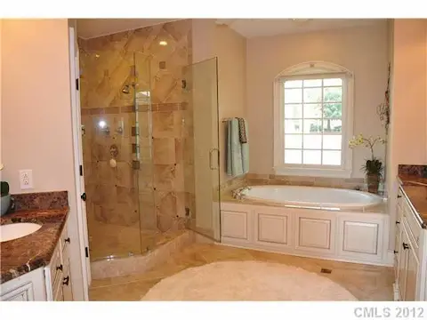Bathroom - Master Bath - You are going to love this newlly remodeled bathroom.