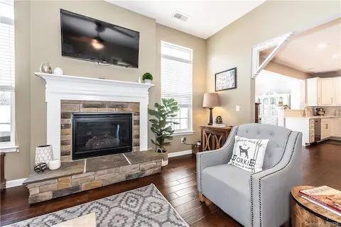 Beautiful gas fireplace!