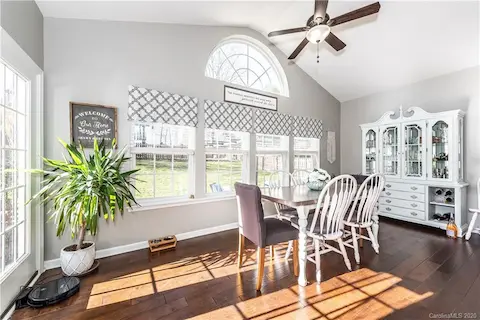 Breakfast Area/ Morning Room