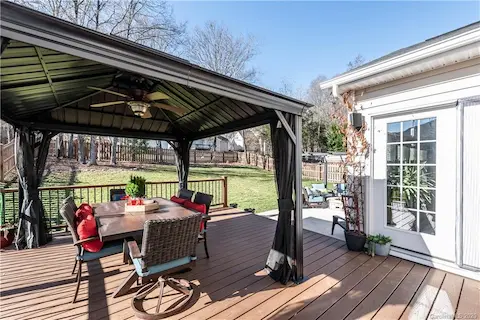 Durable Trex deck with Pergola