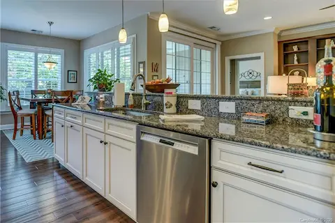 Kitchen and Breakfast area