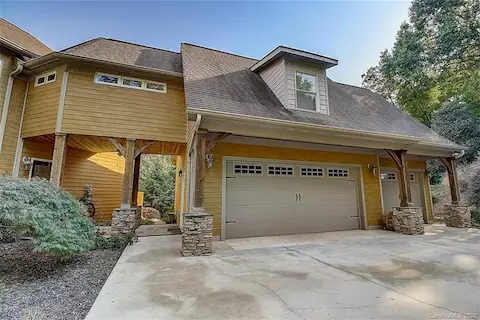 Huge 3 car garage & extra parking space!