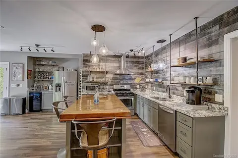2nd Kitchen on the Lake level! Perfect to entertain family and friends!