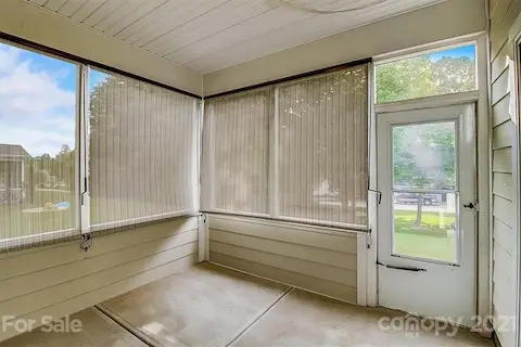 Covered & Screened Porch