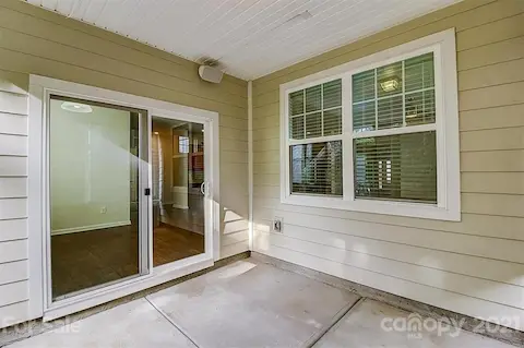 Covered & Screened Porch