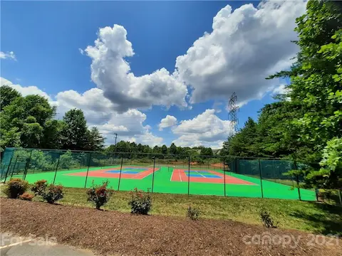 Tennis/Pickle ball courts