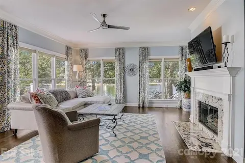 Gorgeous great room overlooking Lake Norman