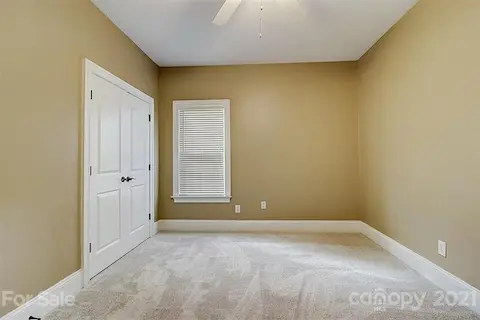 Bedrom 3 - Brand new carpet Oct 2021
