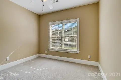 Bedroom 5 - Brand new carpet Oct 2021