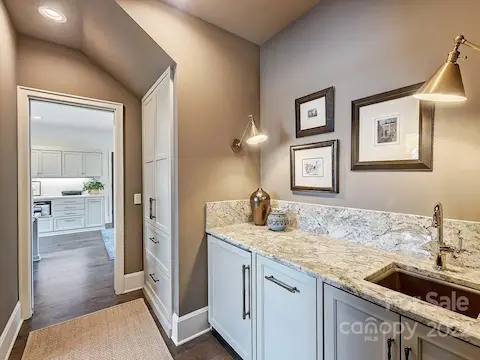 Morning Kitchen / Wet Bar