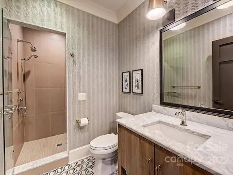 Upper Level Full Bath