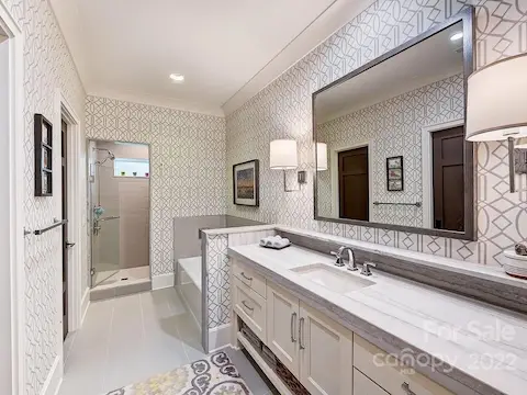 Ensuite Full Bath
