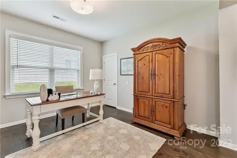 Flex room or can be 4th bedroom.