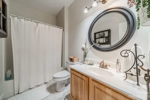 Powder room/full bath in hallway between 2nd and 3rd bedroom