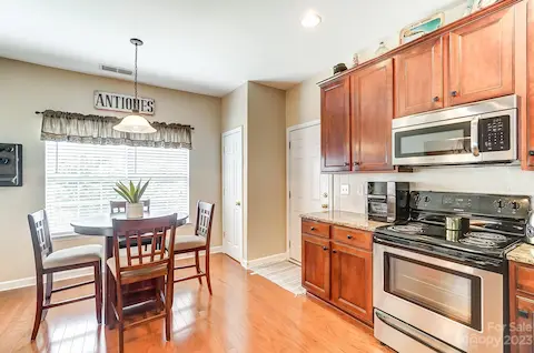 Eat-in kitchen area