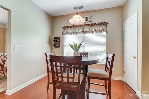 Eat-in kitchen area