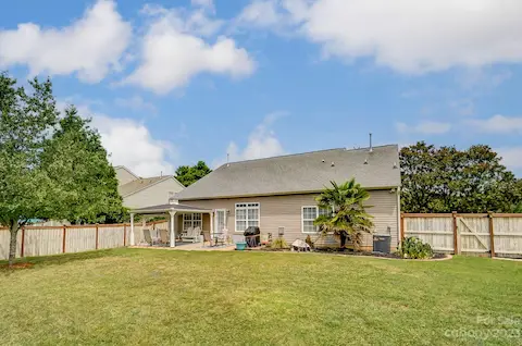 Large and flat backyard!