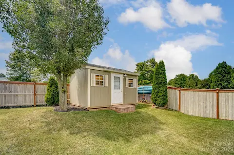 14x16 air conditioned shed perfect for hobbiest!