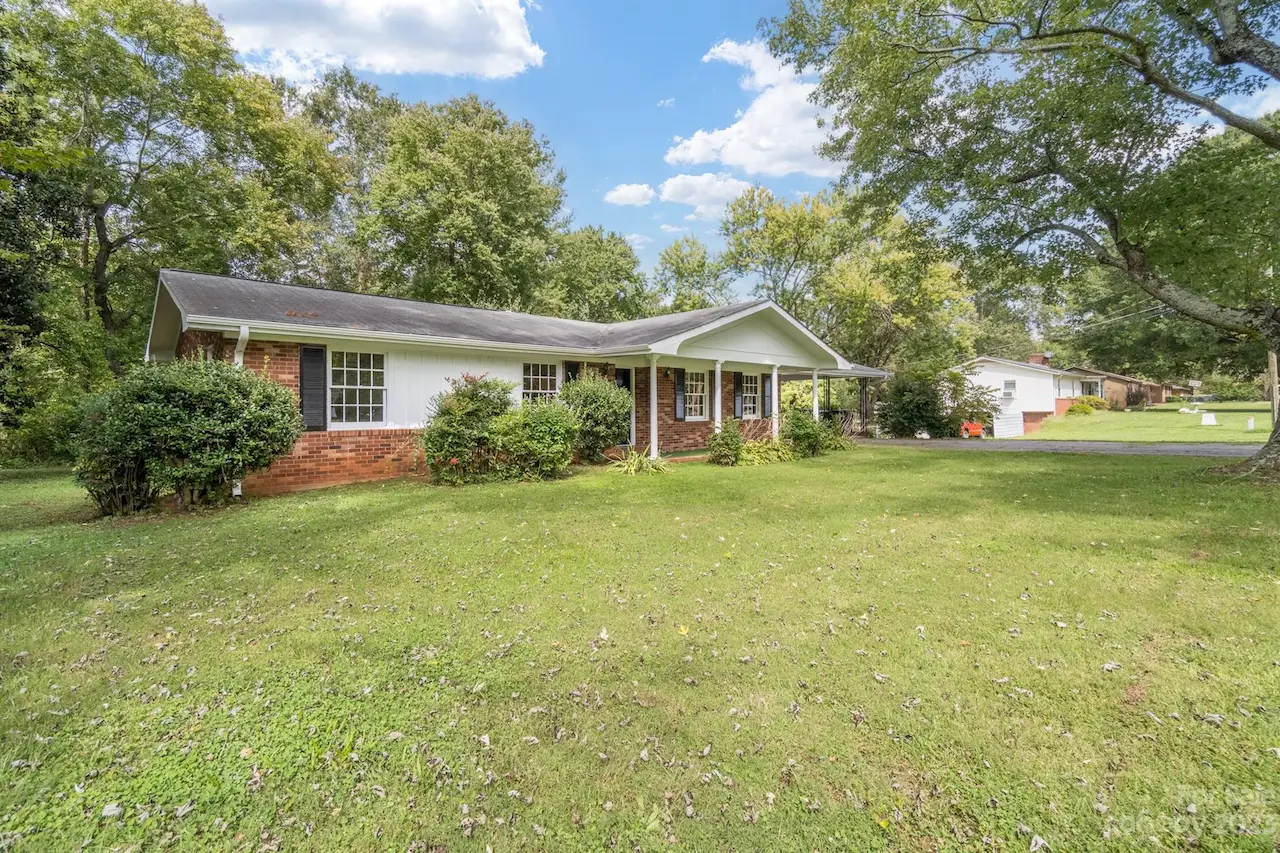 2115 E Broad Street, Statesville, NC