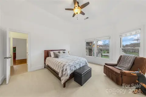 Secondary bedroom