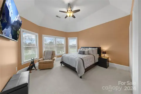 Secondary bedroom