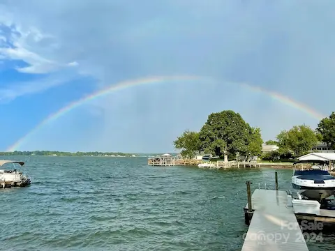 Spectacular views of Lake Norman