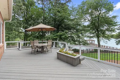 Low maintenance Trex decking