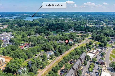 Close proximity to Lake Davidson