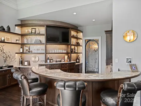 Main Level Bar